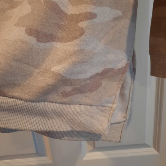 American Eagle Sweatshirt Womens Medium Beige Camo Sweater Oversize Jegging Fit - Picture 3 of 9